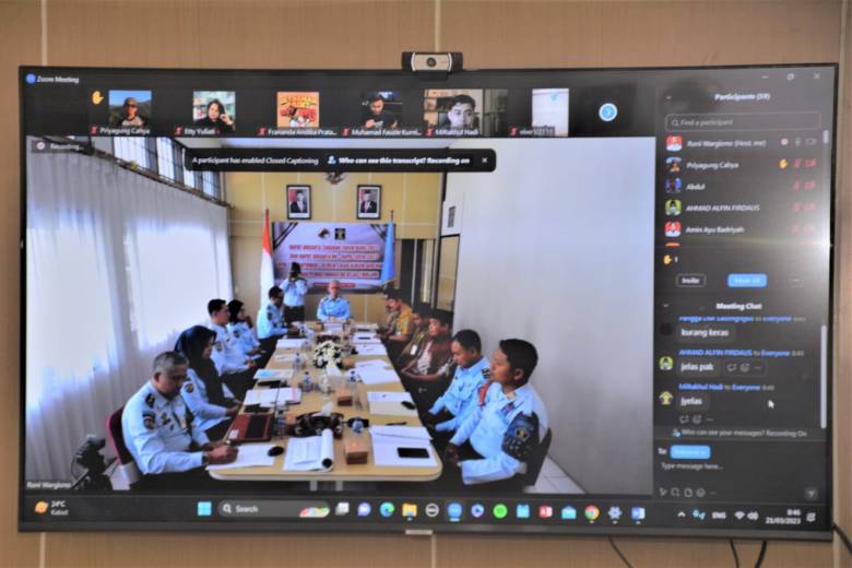 Petugas Lapas Kelas I Malang Senyum Sumringah